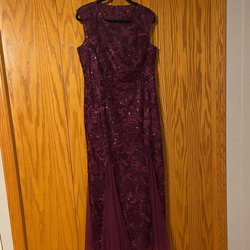 Chic Alex Evenings Sleeveless gown